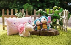 Nici 47942 Kissen Rosa Schmetterling 43x25cm Plüsch Hello Spring Frühling -Nici 47941 06 47938 47946 47947 Milieu 2048x1312