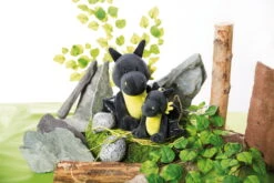 Nici 47995 Drache Dragor Schwarz-gelb 45cm Stehend Plüsch Kuscheltier Dragonia -Nici 47994 06 47993 Milieu 2048x1365 1
